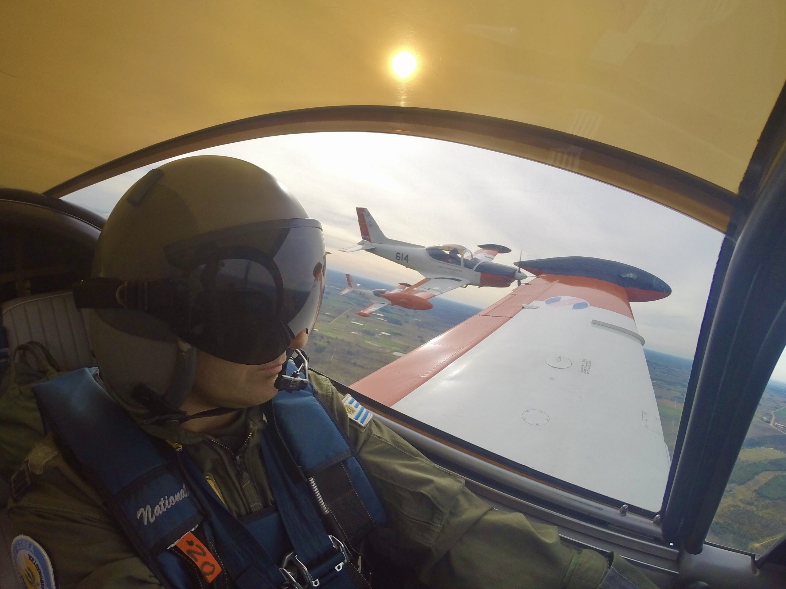 Old ideas on the Aermacchi SF-260E can be seen on inboard leading edge sections in the shape of stall strips and chordwise vortex creating wing fences further outboard. (Gerardo Tajes)