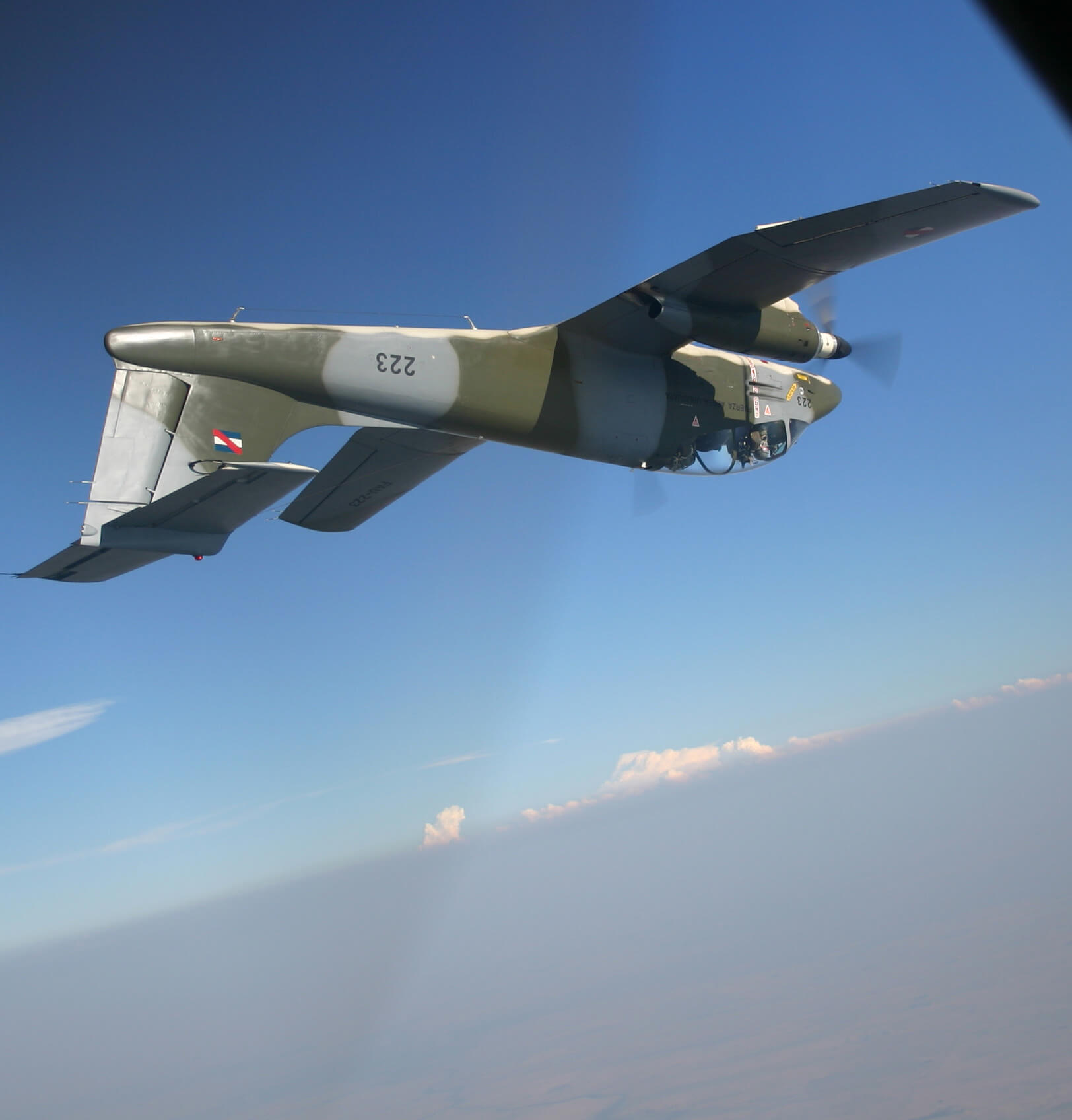 FAU 223 goes inverted at the top a looping, image taken from the FAU 224 flown by then Squadron Commander Ruben Villagra. (Ernesto Blanco Calcagno/www.airpressman.com)