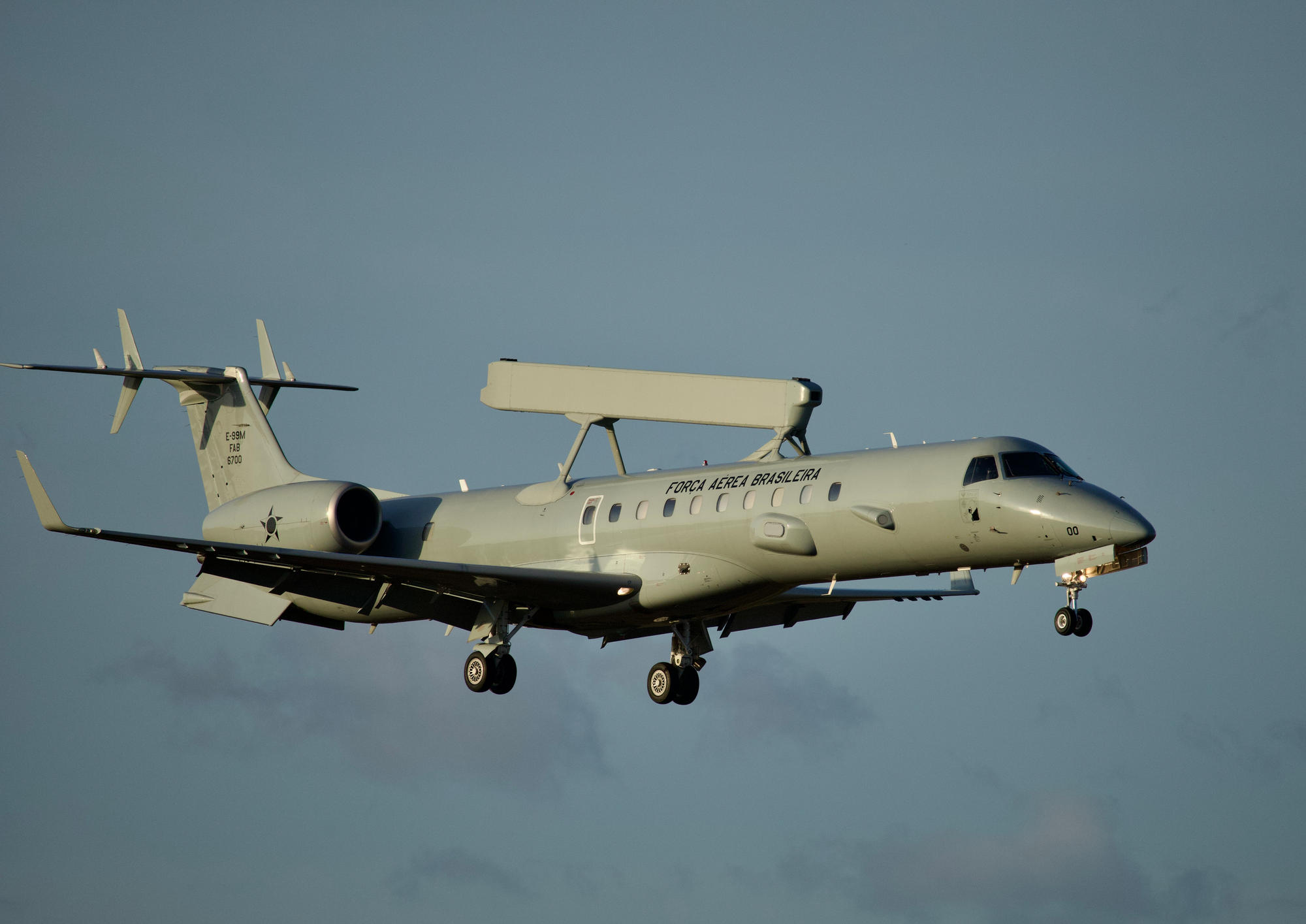 Based on the EMB-145 regional jet, this FAB Embraer E-99M is far from home. The aircraft is part of the 2°/6° GAV (Grupo de Aviação/Aviation Group) Escuadrão Guardião (Guardian Squadron) based at Anapolis, Goiania.