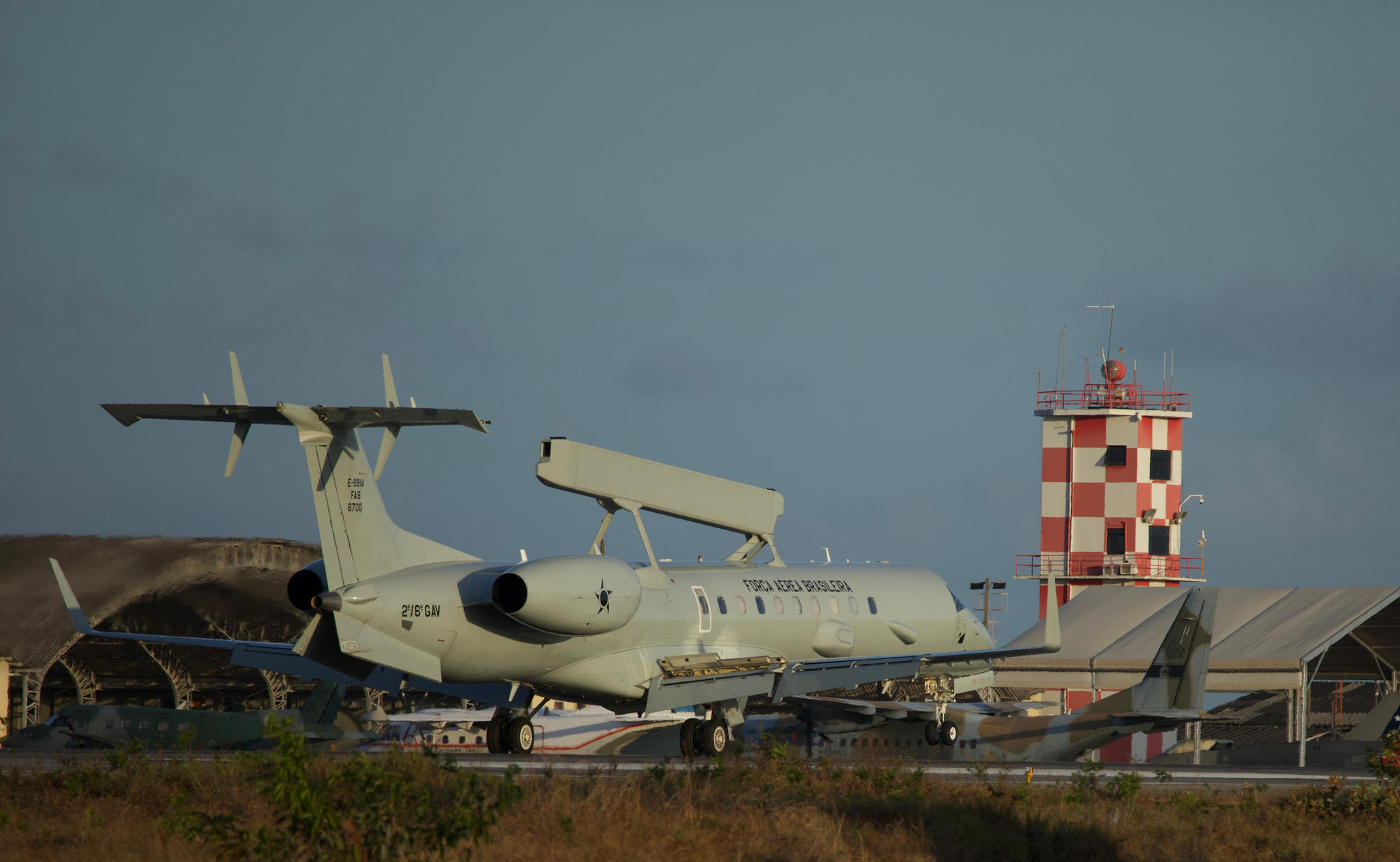 The FAB E-99M is easily identified by the dorsal antenna of its upgraded Saab Erieye radar.(Ernesto Blanco Calcagno/www.airpressman.com)