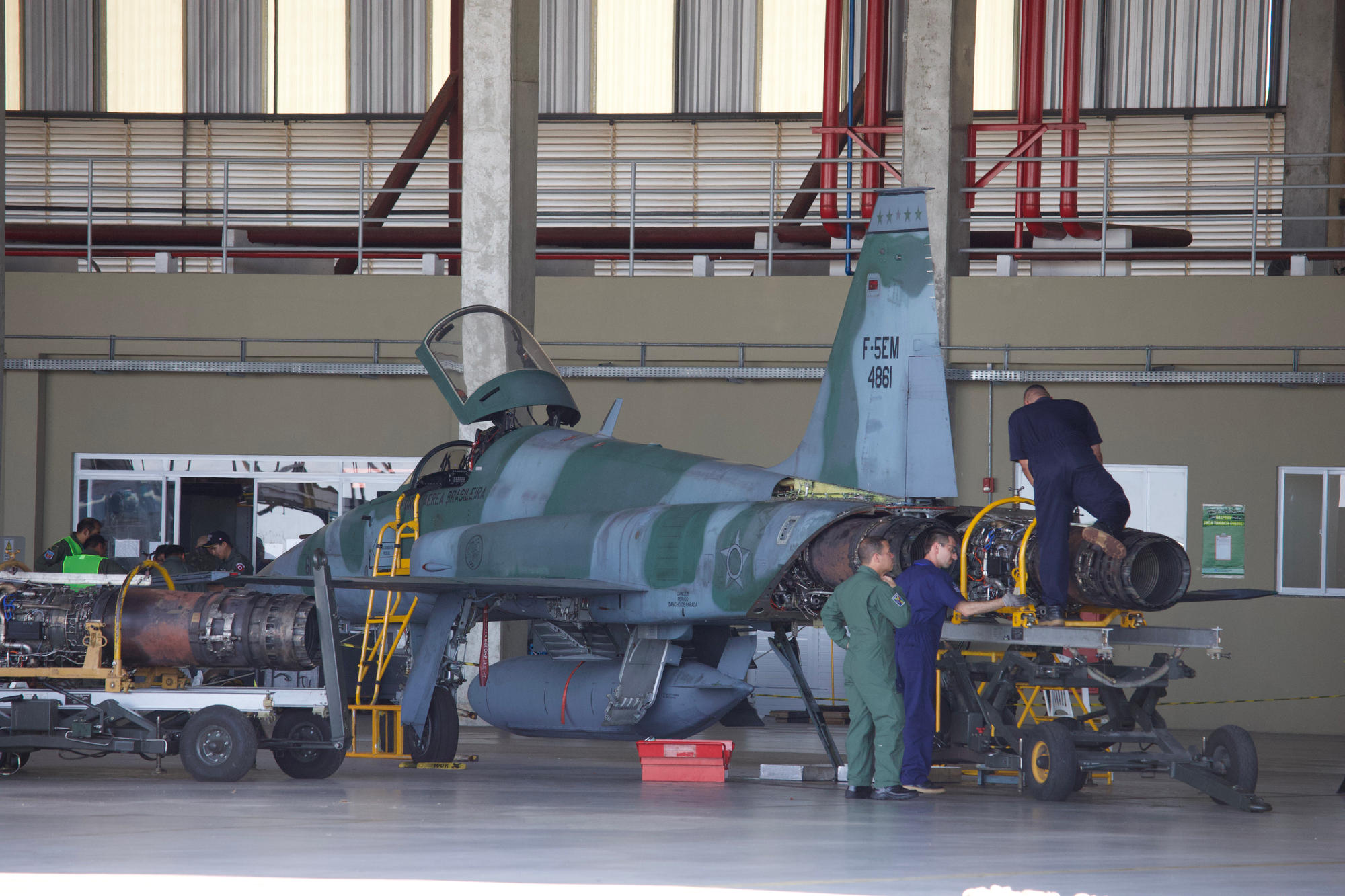 A FAB Northrop F-5EM (Modernised Tiger II) getting attention by a technical team at the BANT.